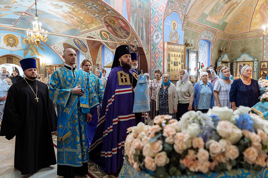 Архиерейское богослужение в храме Смоленской иконы Божией Матери села Константиново г.о. Домодедово