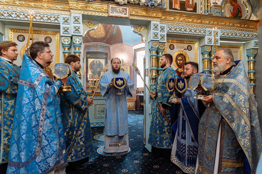 Архиерейское богослужение в храме Смоленской иконы Божией Матери села Константиново г.о. Домодедово