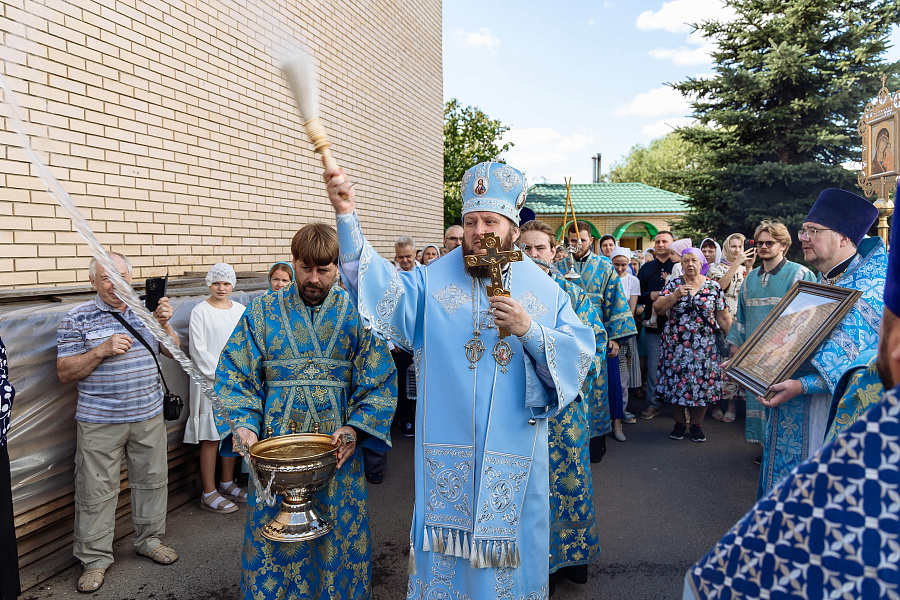 Архиерейское богослужение в храме Смоленской иконы Божией Матери села Константиново г.о. Домодедово