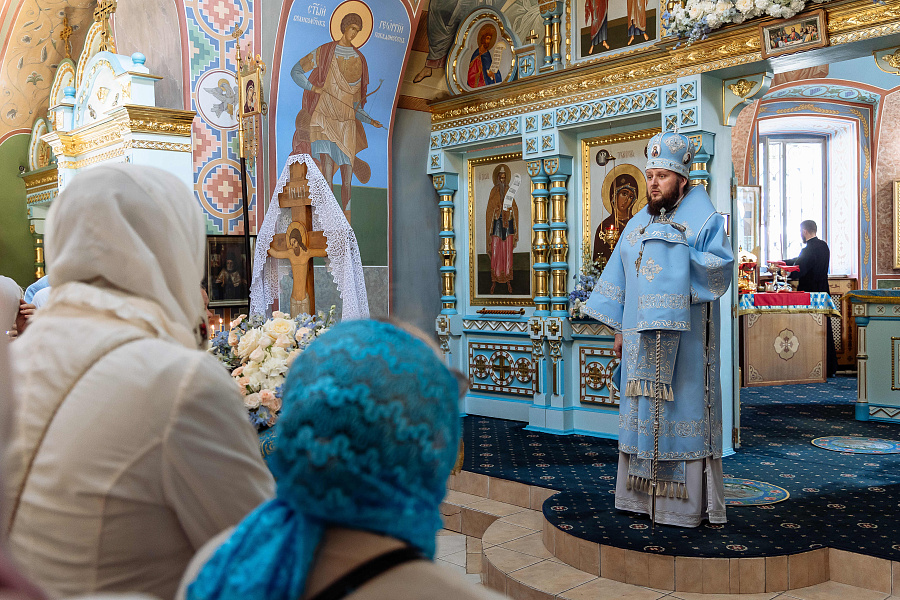 Архиерейское богослужение в храме Смоленской иконы Божией Матери села Константиново г.о. Домодедово