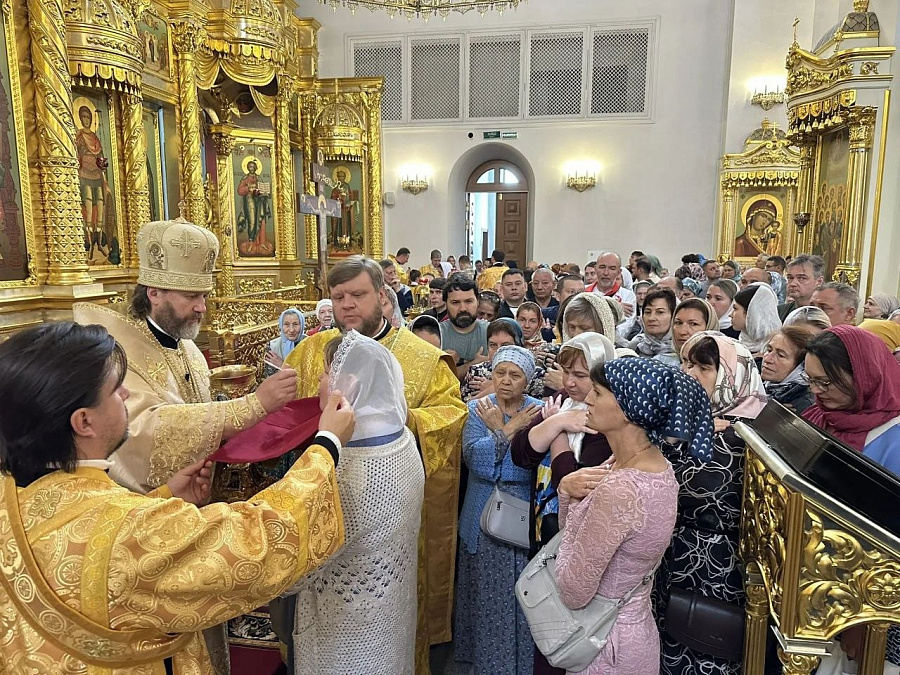 Архиепископ Фома совершил праздничные богослужения в Георгиевском соборе Одинцово