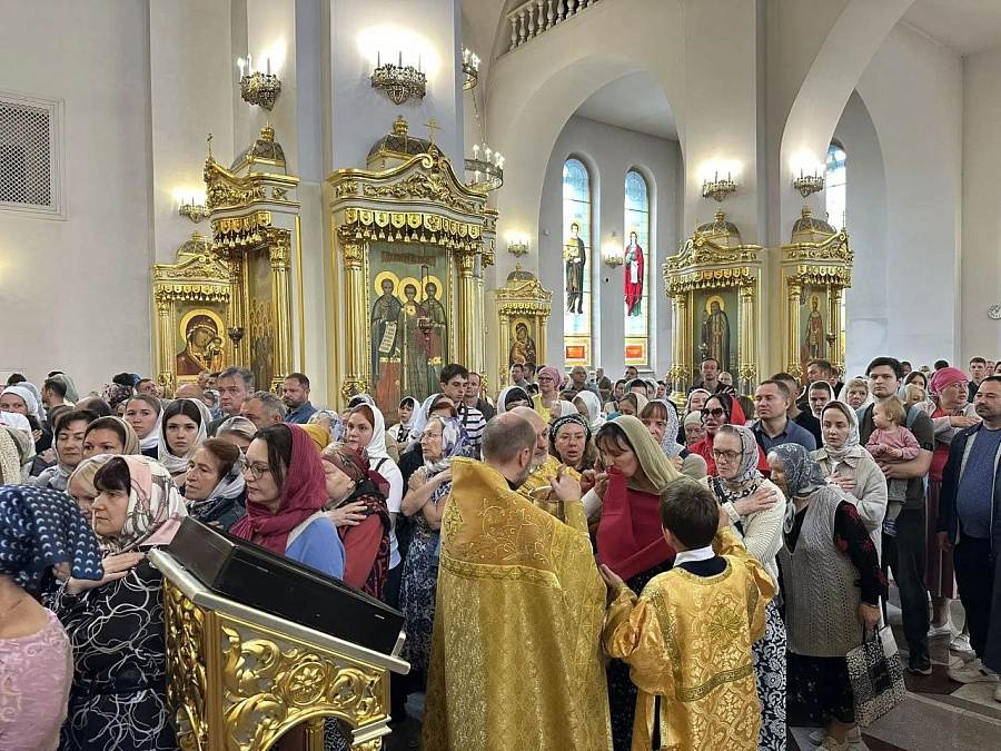 Архиепископ Фома совершил праздничные богослужения в Георгиевском соборе Одинцово