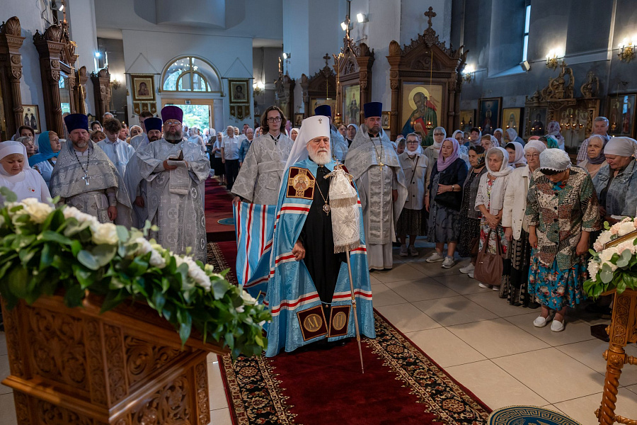 Архиерейское богослужение в Спасо-Преображенском храме города Жуковский
