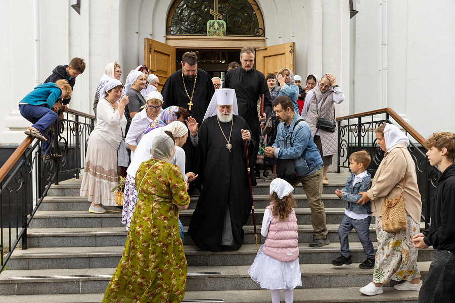 Архиерейское богослужение в Спасо-Преображенском храме города Жуковский