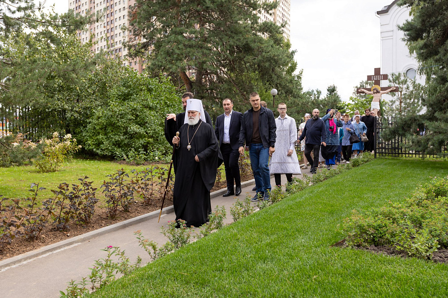 Архиерейское богослужение в Спасо-Преображенском храме города Жуковский