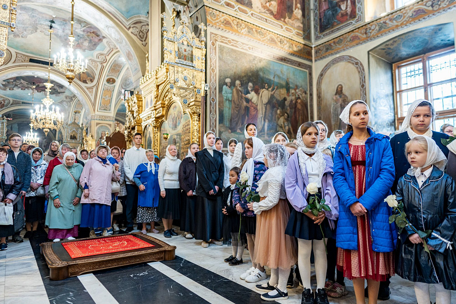 Соборное архиерейское богослужение в Троицком кафедральном соборе города Подольска
