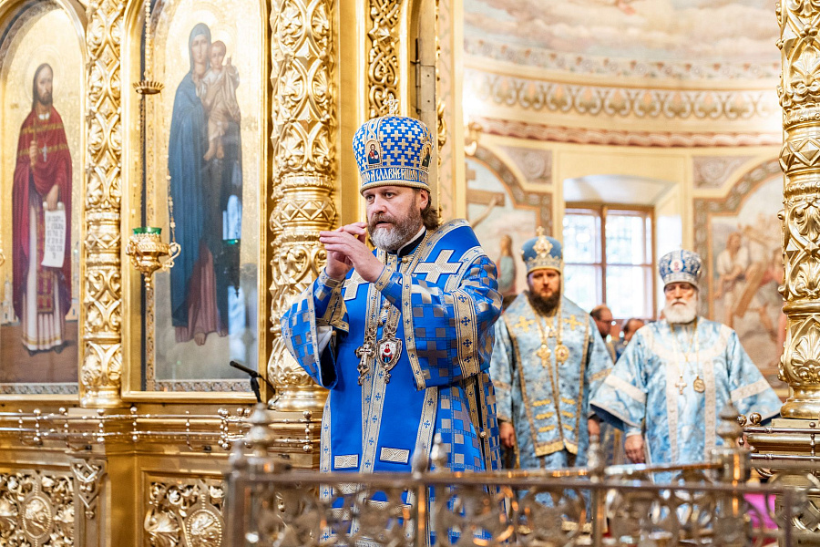 Соборное архиерейское богослужение в Троицком кафедральном соборе города Подольска