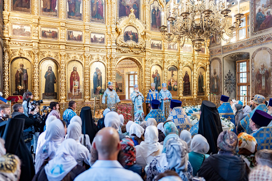 Соборное архиерейское богослужение в Троицком кафедральном соборе города Подольска