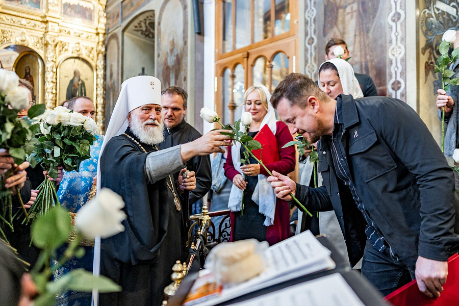 Соборное архиерейское богослужение в Троицком кафедральном соборе города Подольска