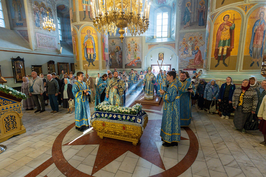 Всенощное бдение в Успенском кафедральном соборе города Коломны