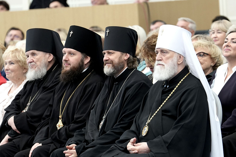 Патриарший наместник и архиереи Московской митрополии приняли участие в форуме педагогов Подмосковья в Красногорске