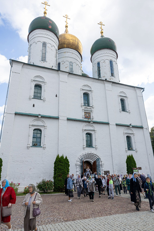 Престольный праздник Успенского кафедрального собора города Коломны