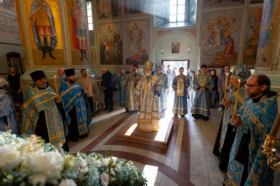 Всенощное бдение в Успенском кафедральном соборе города Коломны