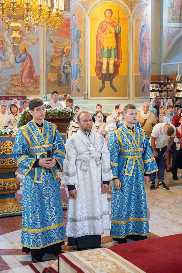 Архиерейское богослужение в Успенском кафедральном соборе города Коломны
