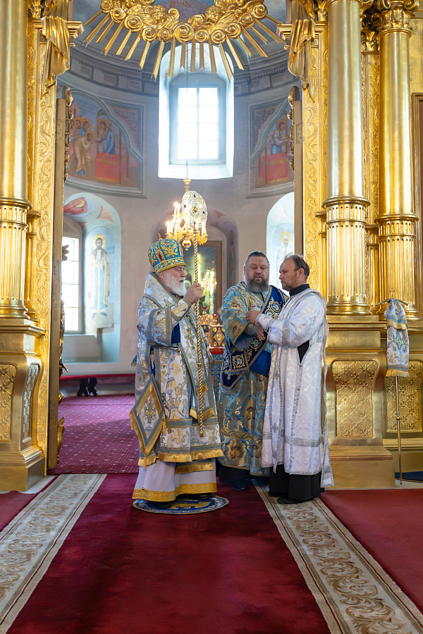 Архиерейское богослужение в Успенском кафедральном соборе города Коломны