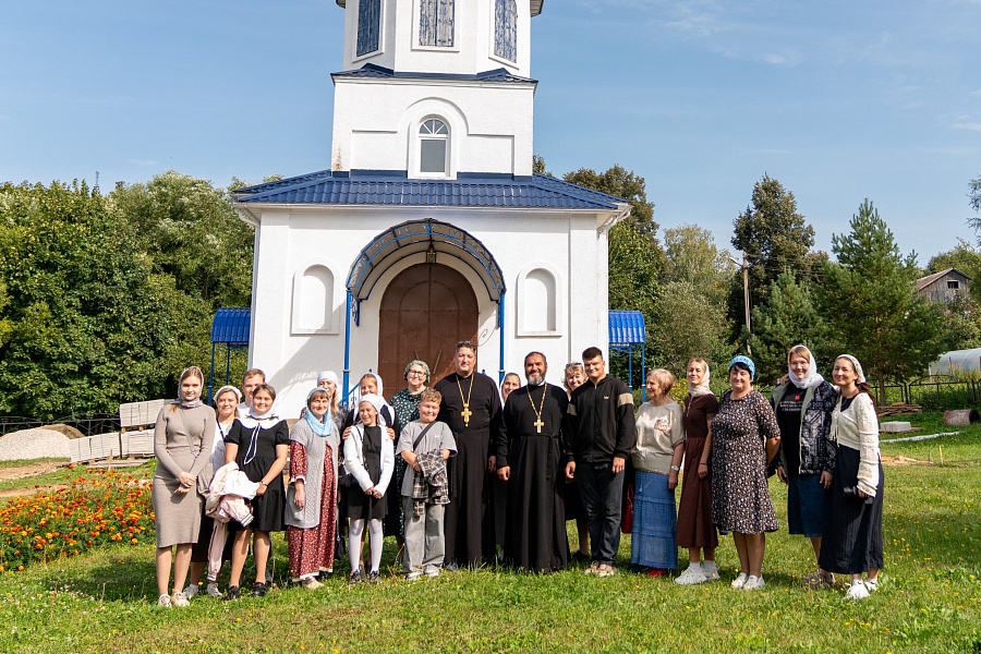 Паломническая поездка в Михаило-Архангельский храм с. Петрово Серебряно-Прудского округа молодёжного объединения «Добросвет»