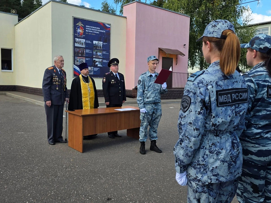 Торжественное принятие присяги в Егорьевском филиале Ростовской школы служебно-розыскного собаководства МВД