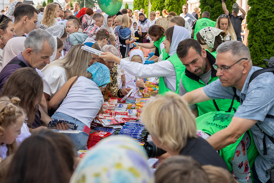 Молебное пение перед началом учебного года в Успенском кафедральном соборе города Коломны