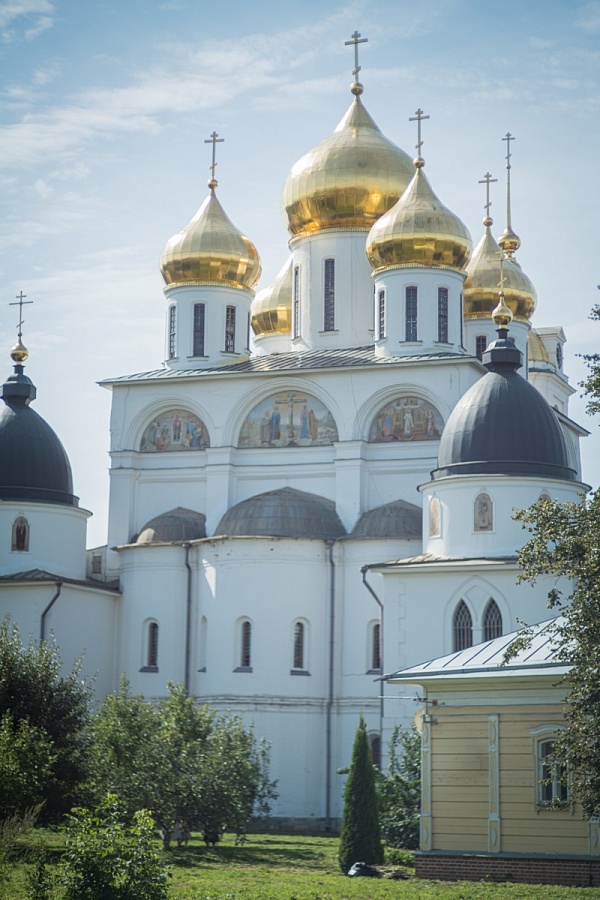 Архиерейское богослужение в Успенском кафедральном соборе города Дмитрова