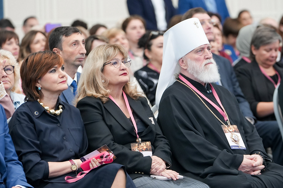 Патриарший наместник Московской митрополии принял участие в VII Съезде детских врачей Московской области в Красногорске