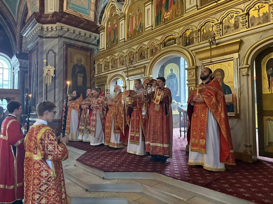 Праздничное богослужение в Иоанно-Предтеченском соборе Зарайского кремля