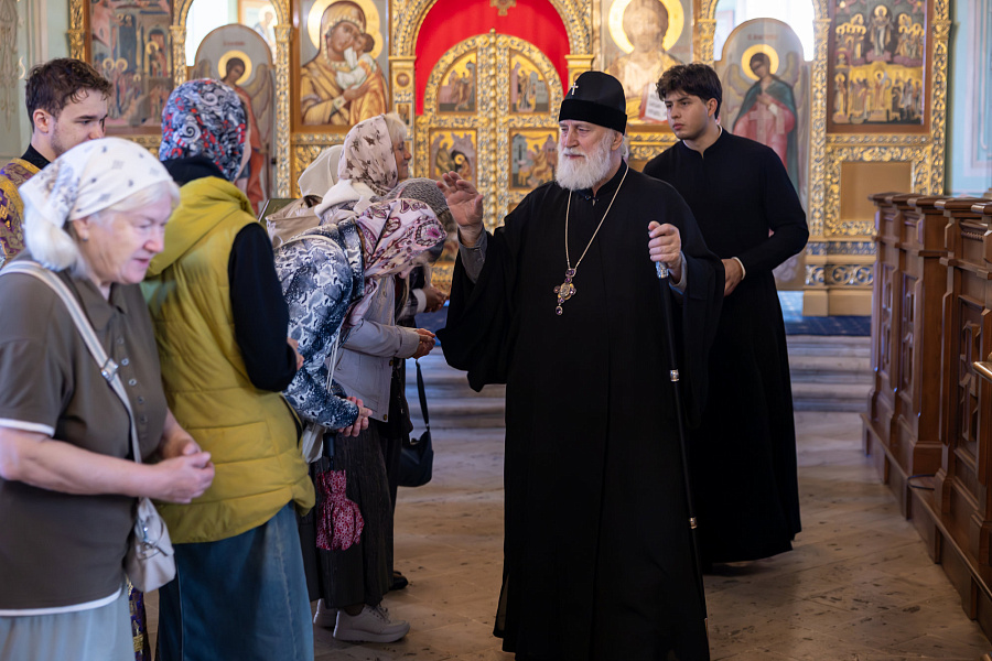Архиерейское богослужение в Тихвинском храме Успенского кафедрального собора города Коломны
