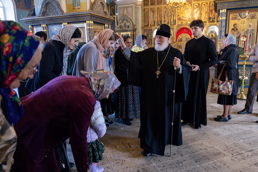 Архиерейское богослужение в Тихвинском храме Успенского кафедрального собора города Коломны