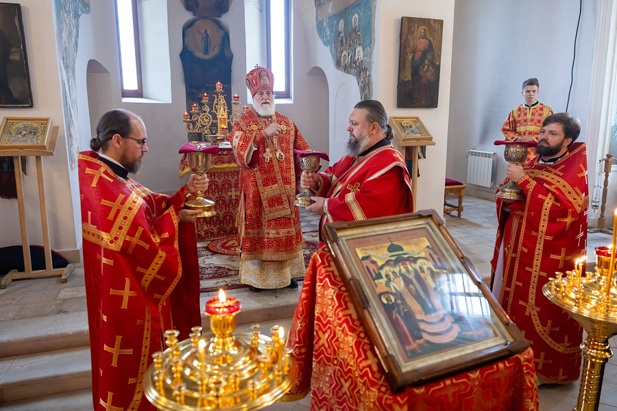 Престольный праздник храма «Воскресения слову́щего» города Коломны