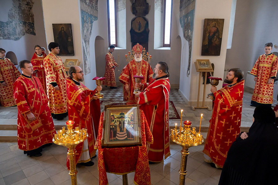 Престольный праздник храма «Воскресения слову́щего» города Коломны
