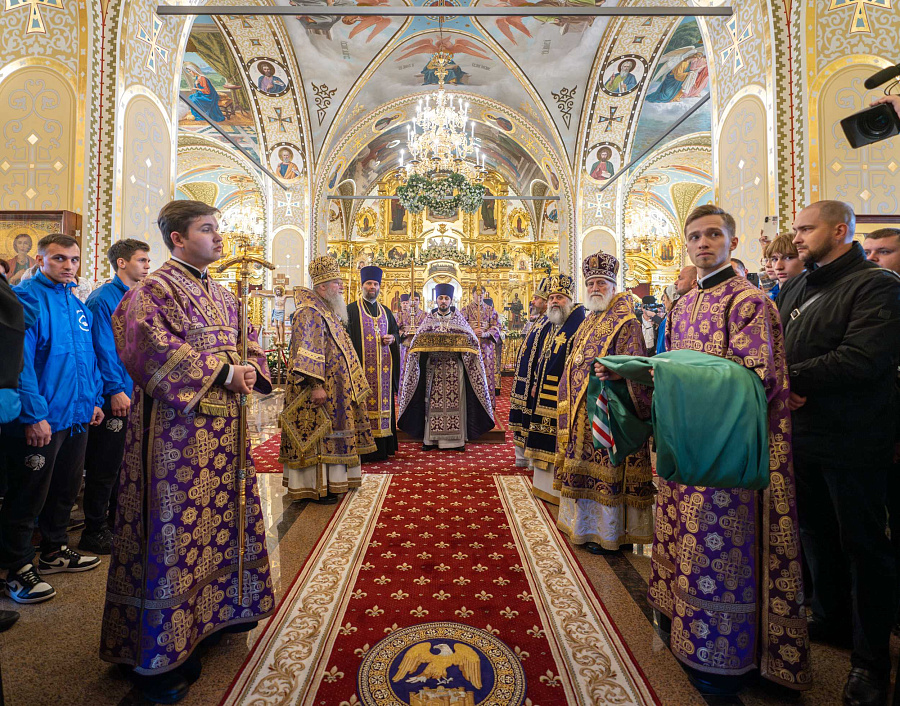 Митрополит Павел сослужил Святейшему Патриарху Кириллу за освящением Сретенского храма Ризоположенского монастыря в Суздале и Божественной литургией