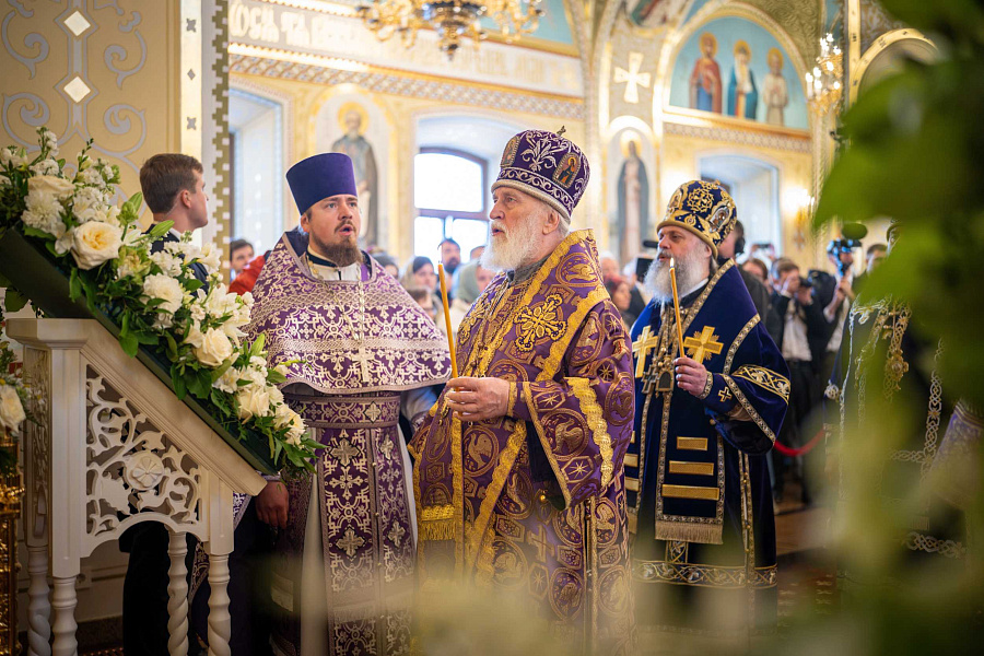 Митрополит Павел сослужил Святейшему Патриарху Кириллу за освящением Сретенского храма Ризоположенского монастыря в Суздале и Божественной литургией