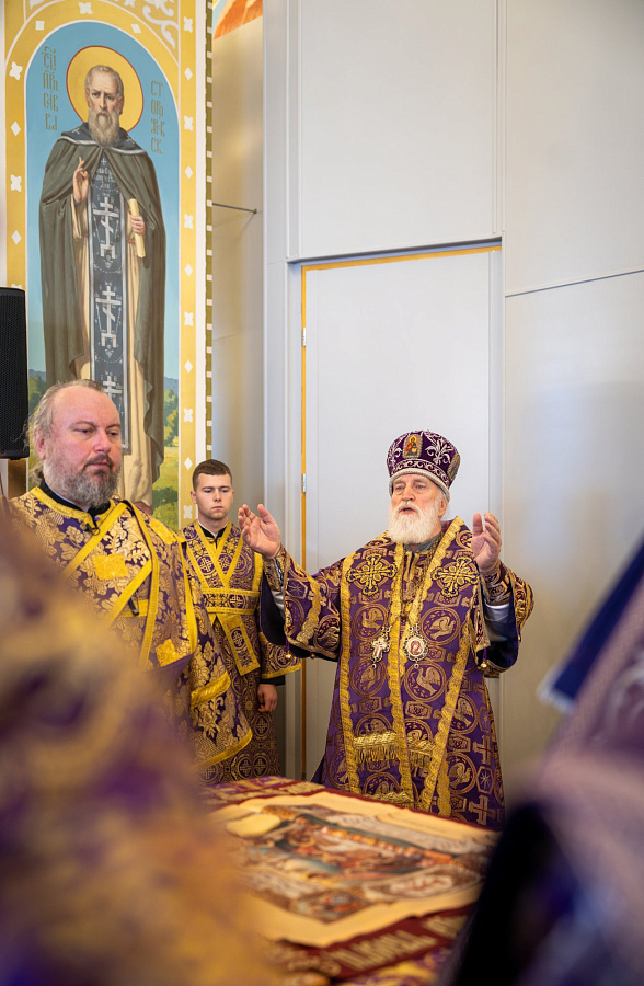 Митрополит Павел сослужил Святейшему Патриарху Кириллу за освящением Сретенского храма Ризоположенского монастыря в Суздале и Божественной литургией