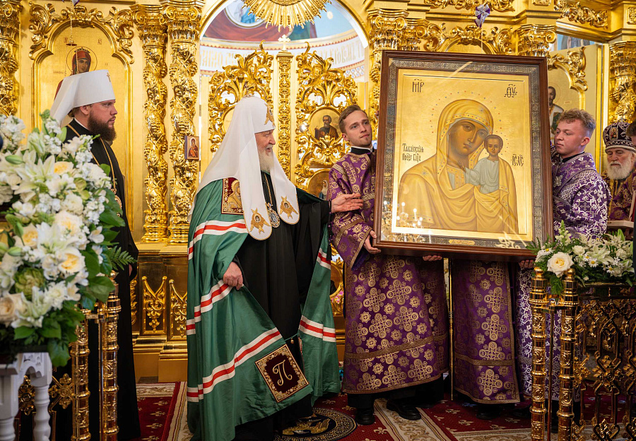 Митрополит Павел сослужил Святейшему Патриарху Кириллу за освящением Сретенского храма Ризоположенского монастыря в Суздале и Божественной литургией