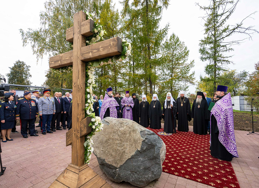 Митрополит Павел сослужил Святейшему Патриарху Кириллу за освящением Сретенского храма Ризоположенского монастыря в Суздале и Божественной литургией