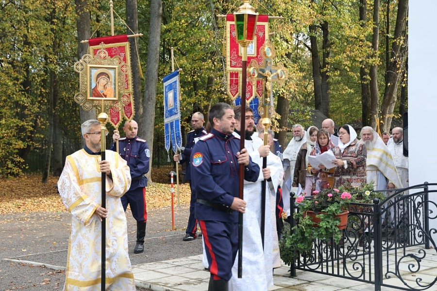 Архиепископ Фома совершил освящение Воскресенского храма деревни Ботово