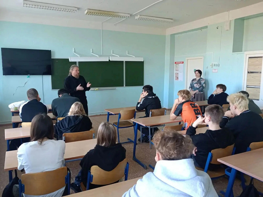 Встреча священника со студентами в Зарайске