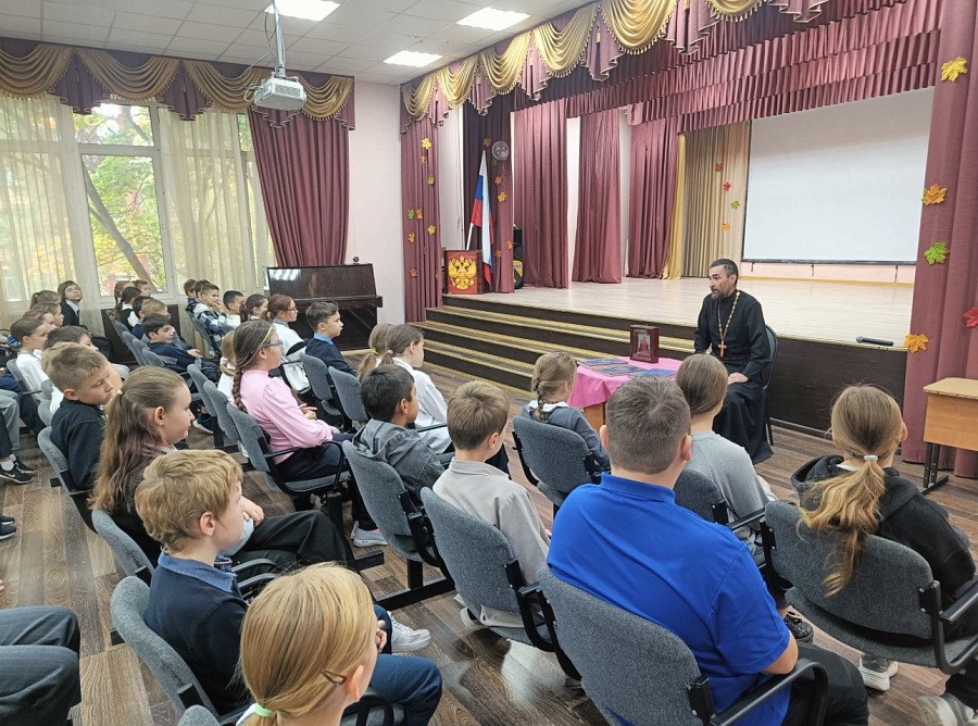 Встреча священника с учениками школы №13 города Жуковского