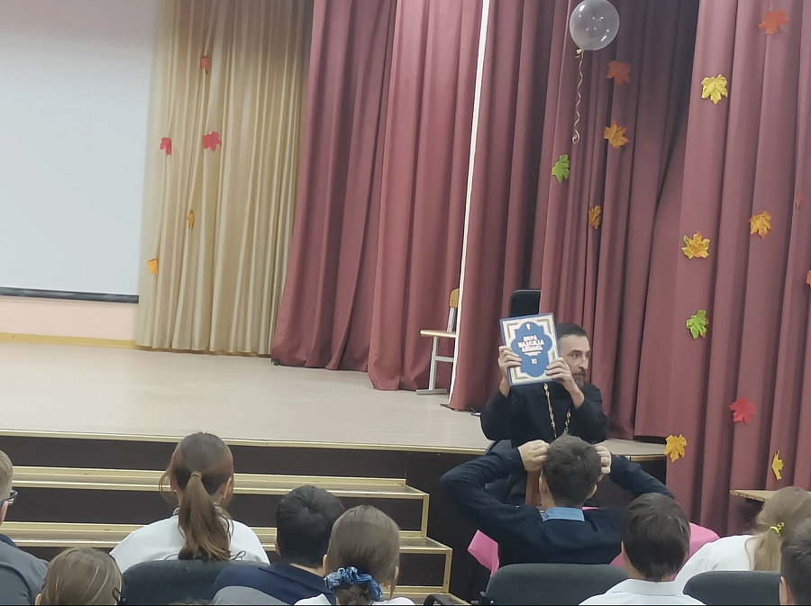 Встреча священника с учениками школы №13 города Жуковского