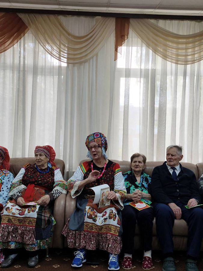 Духовенство 2-го Воскресенского благочиннического округа поздравило проживающих дома-интерната в п. им. Цюрупы с Днём пожилого человека