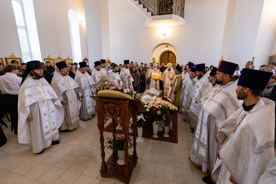 Божественная литургия и отпевание протоиерея Андрея Безручко