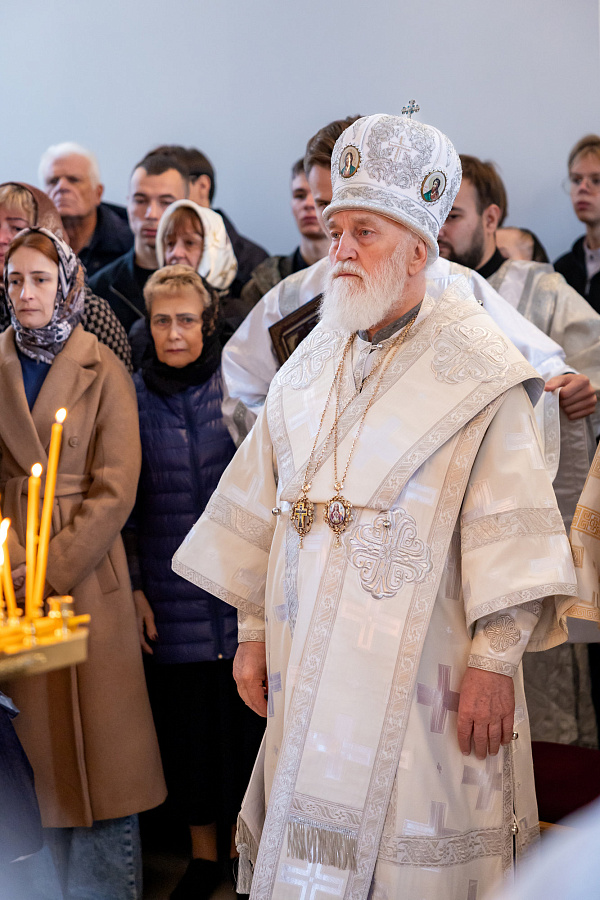 Божественная литургия и отпевание протоиерея Андрея Безручко