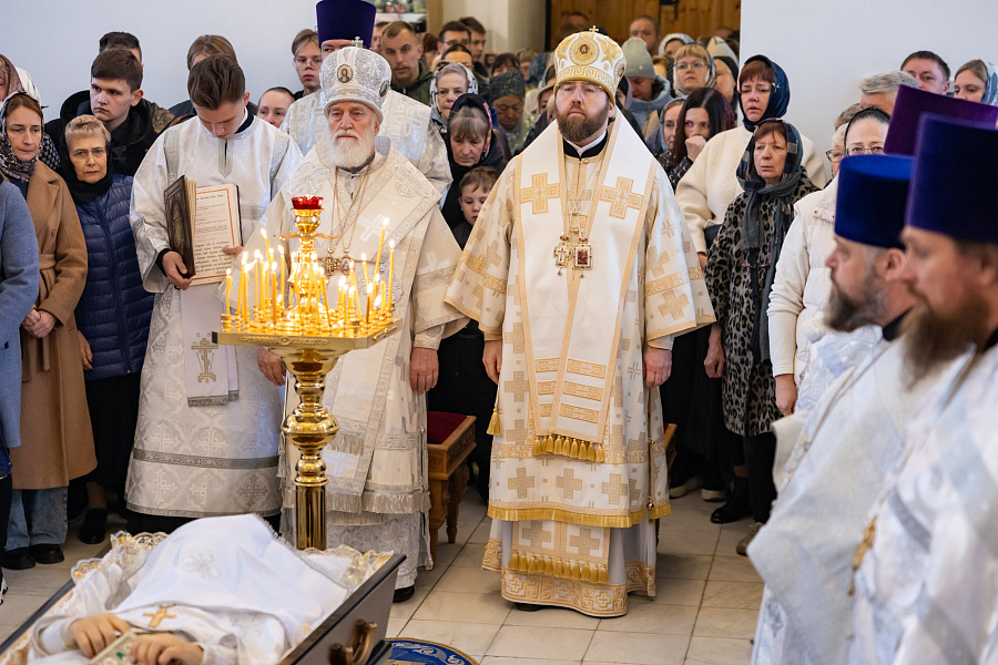 Божественная литургия и отпевание протоиерея Андрея Безручко