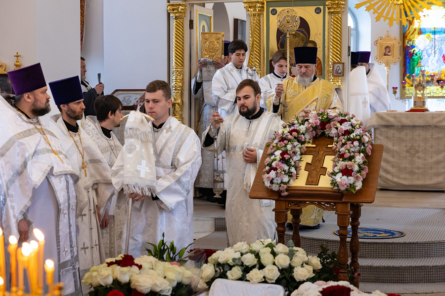 Божественная литургия и отпевание протоиерея Андрея Безручко