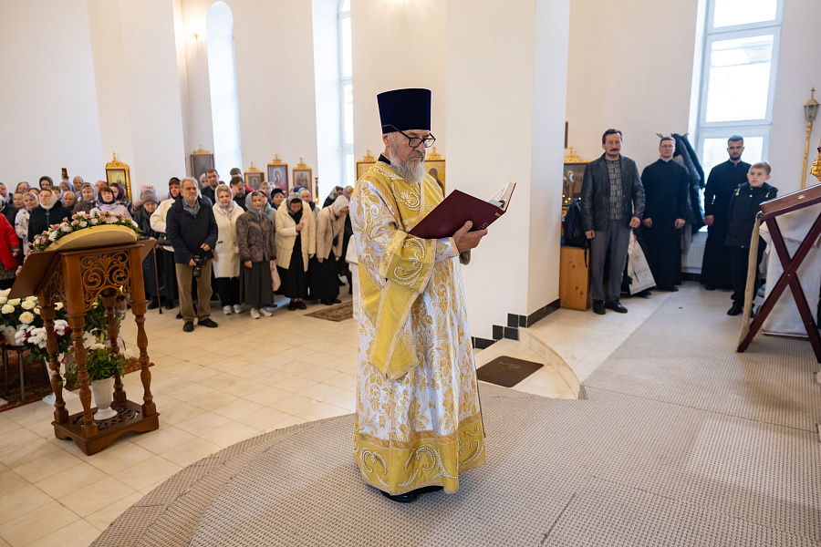 Божественная литургия и отпевание протоиерея Андрея Безручко