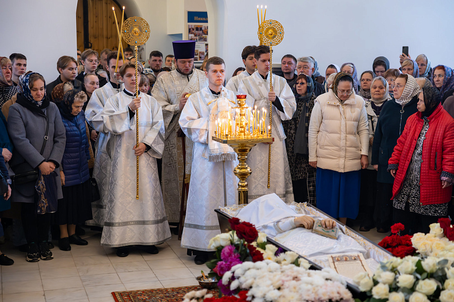 Божественная литургия и отпевание протоиерея Андрея Безручко