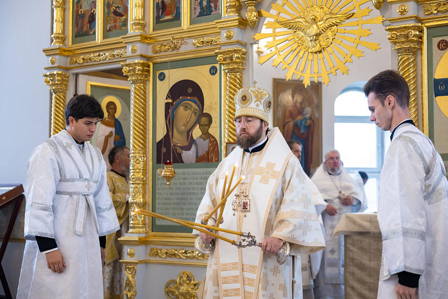 Божественная литургия и отпевание протоиерея Андрея Безручко