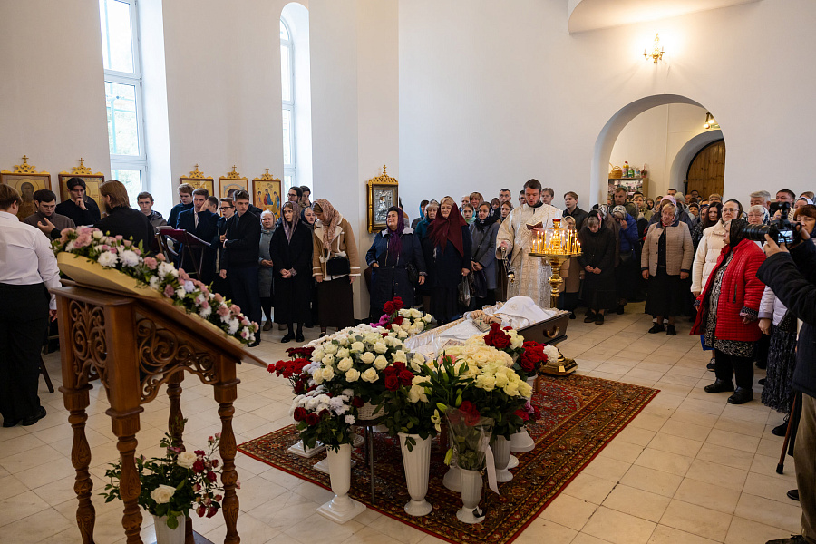 Божественная литургия и отпевание протоиерея Андрея Безручко
