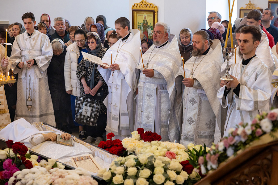 Божественная литургия и отпевание протоиерея Андрея Безручко