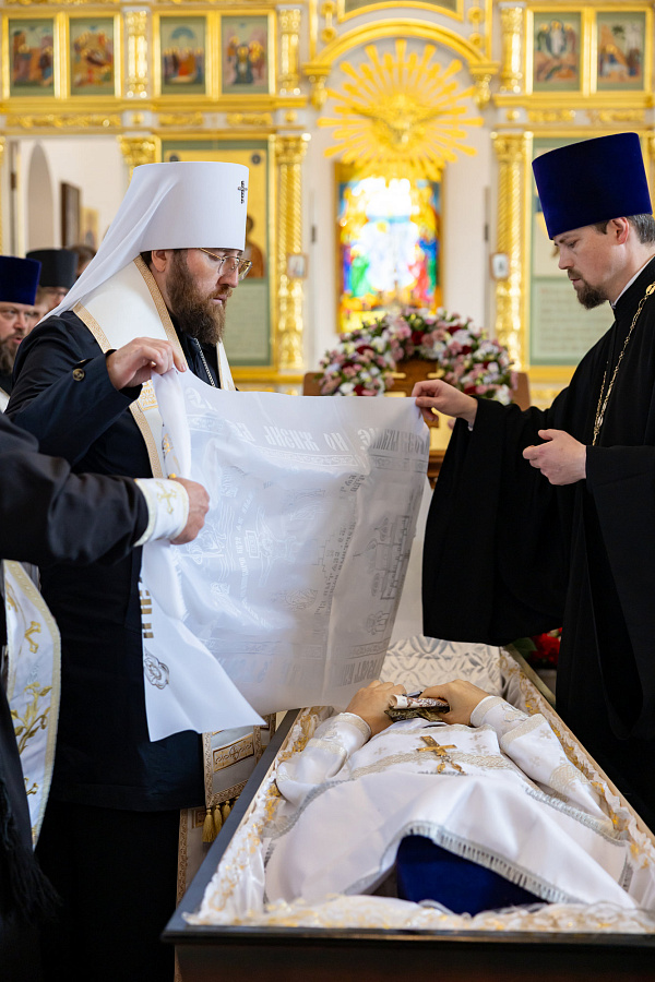 Божественная литургия и отпевание протоиерея Андрея Безручко