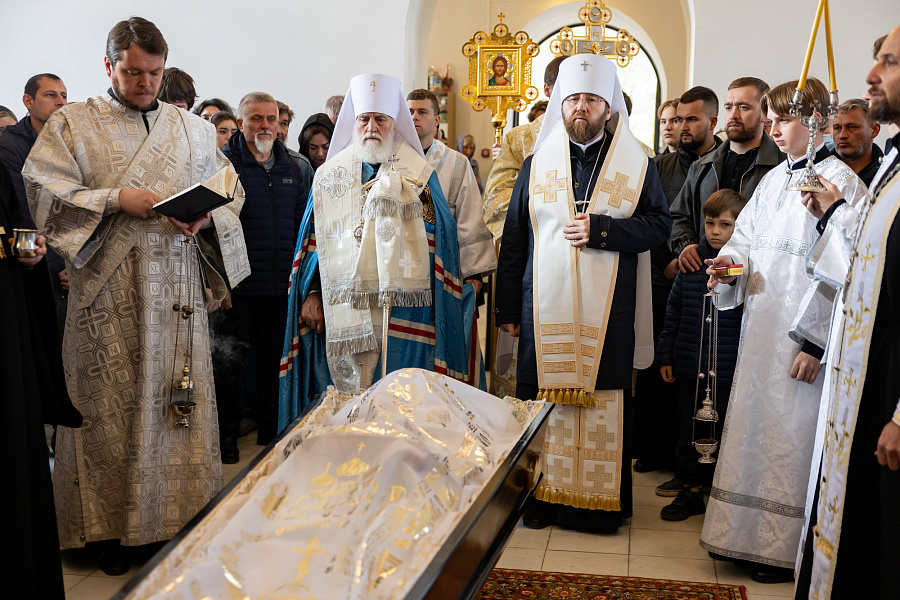 Божественная литургия и отпевание протоиерея Андрея Безручко
